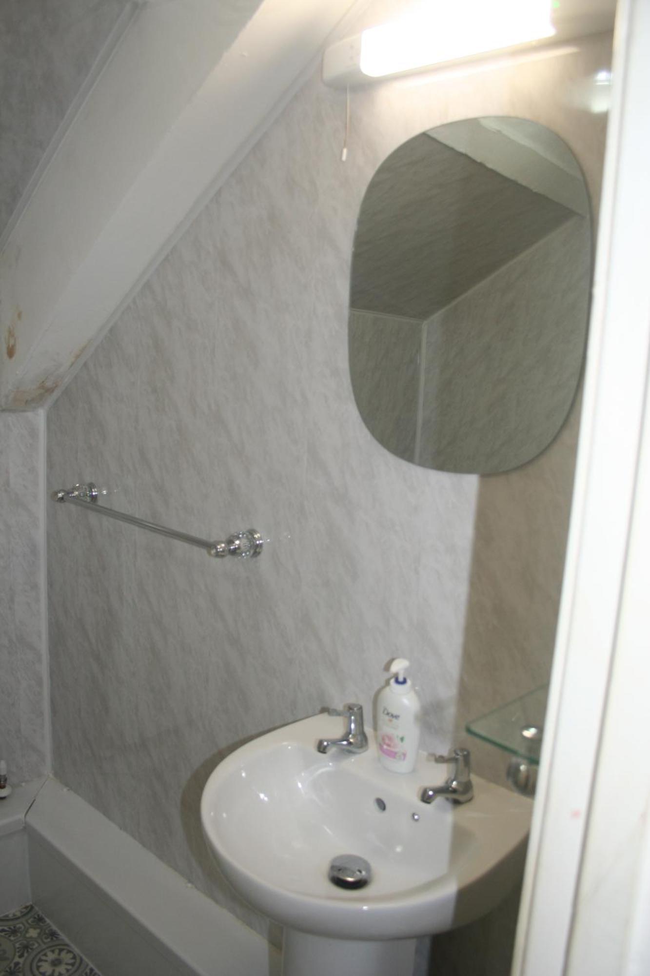 Coynant Farm Guesthouse - Farm Park Stay Swansea Szoba fotó
