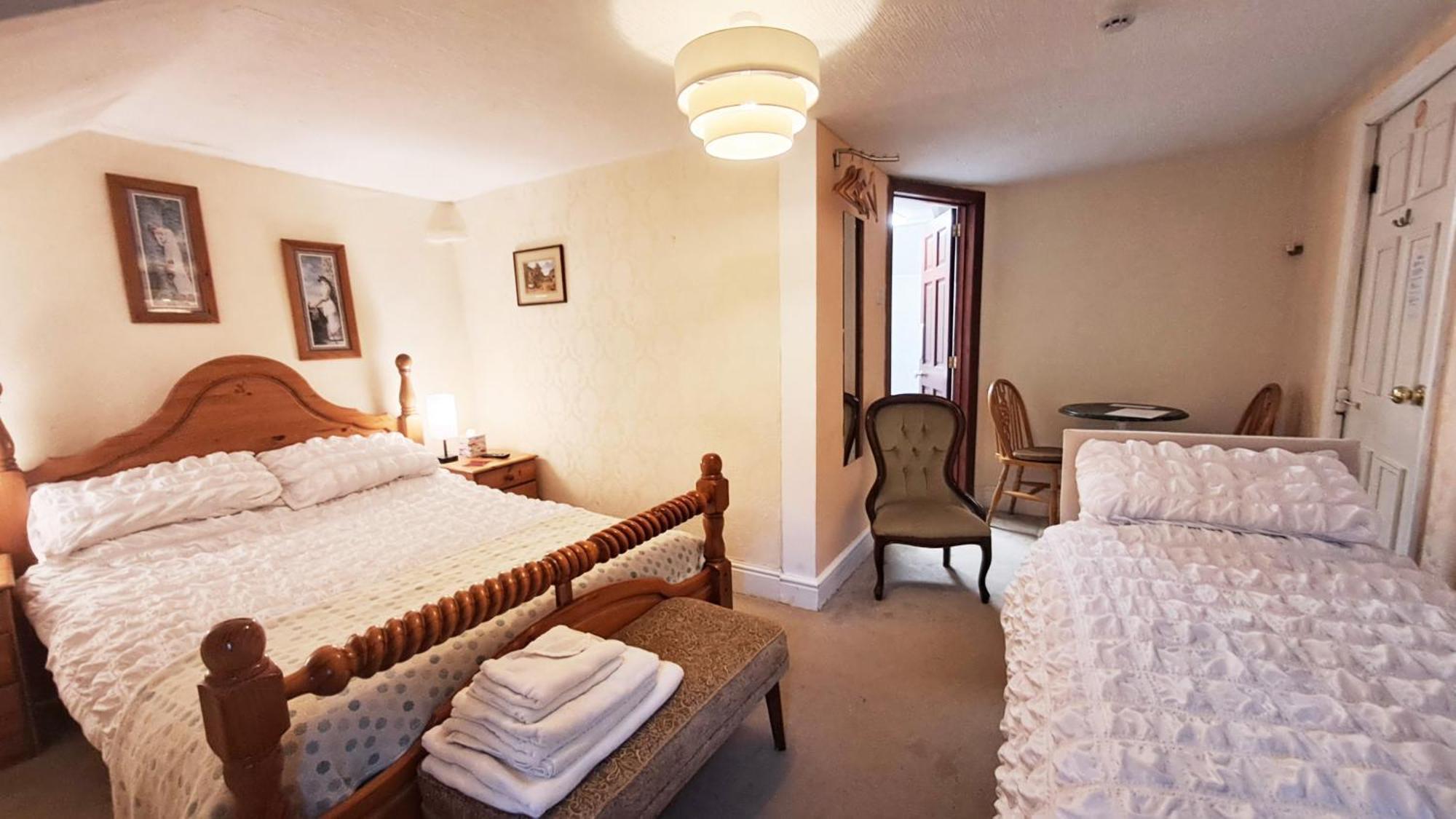 Coynant Farm Guesthouse - Farm Park Stay Swansea Kültér fotó
